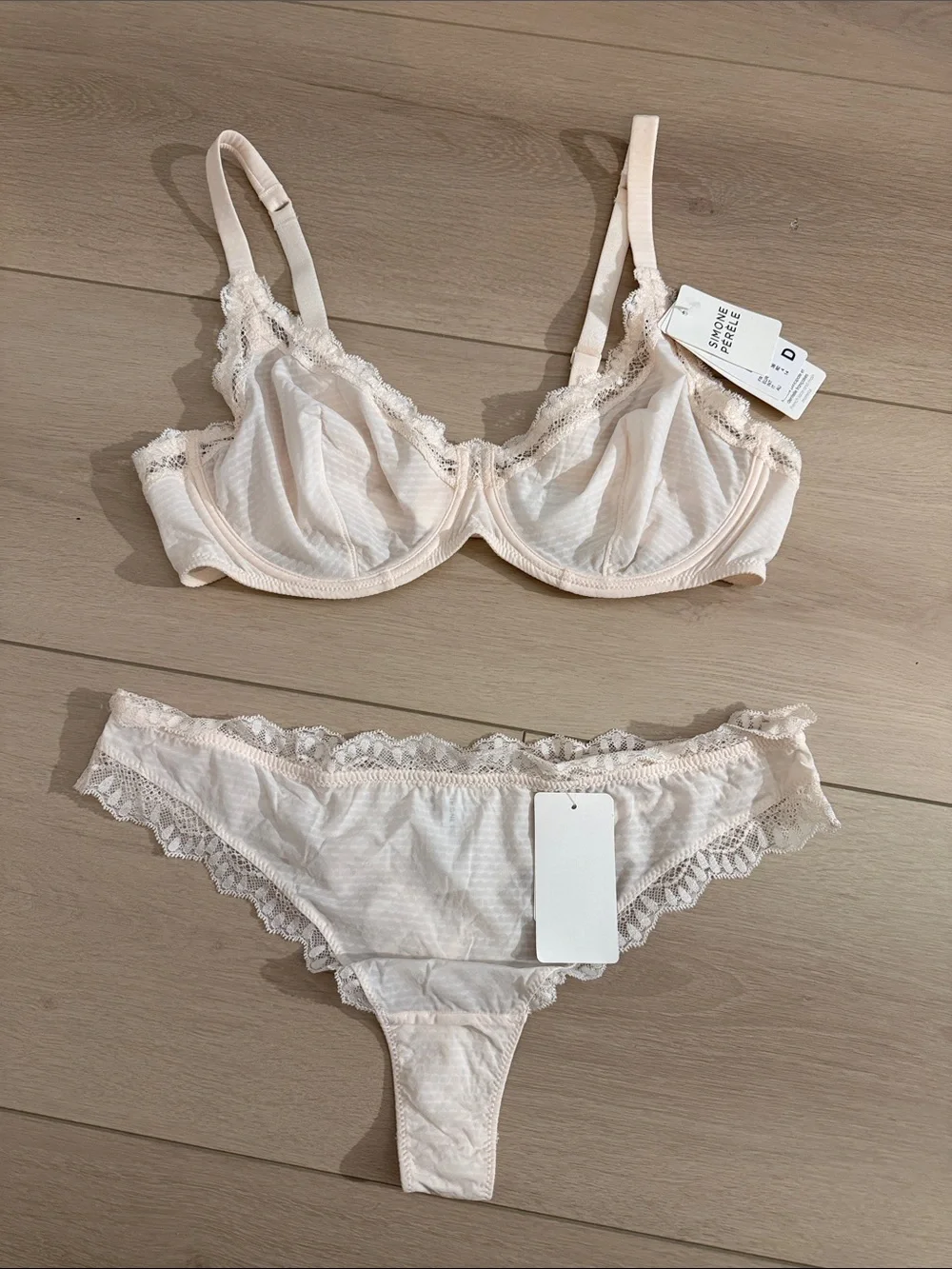Simone Perele Candide Underwire Plunge Bra 36D with matching thong